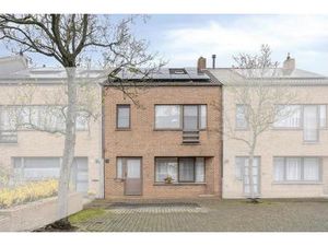 Gezellig huis te koop met garage in Merksem