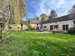 Marcé/Esves - Ancien moulin et ses nombreuses dépendances - Maison principale  grange  2 g