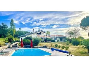 Villa d'architecte à Casteljaloux 235 m2 / 5 chambres / piscine / garage et jardin