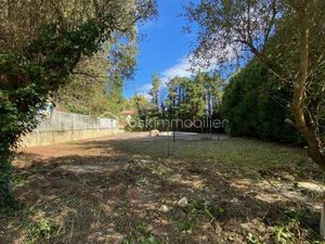 CHARMES SUR RHONE - Terrain constructible 810 m²