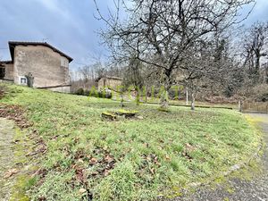 SAINT AGNIN SUR BION  Terrain constructible de 375m2...