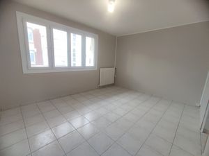 Appartement 2 chambres en rez de chaussée avec garage.