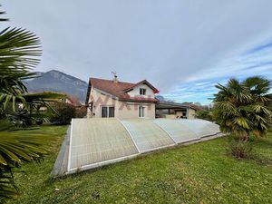 MAISON INDIVIDUELLE AVEC PISCINE