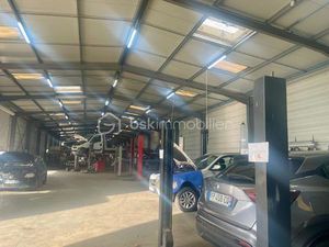 Local d'activités de 2 300 m² à Canals