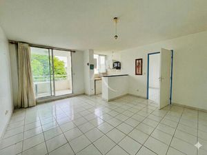 T2 lumineux avec terrasse  parking et proche de toutes commodités à Fort-de-France