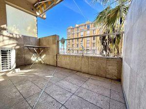 NICE/CALIFORNIE : T1 AVEC BALCON ET APERCU MER