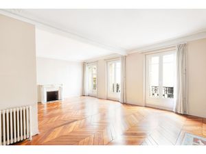 PARIS XVI - RUE DE LONGCHAMP / AVENUE VICTOR HUGO