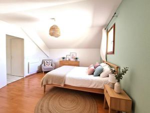 T2 lumineux avec balcon  garage et cave