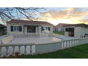 Maison individuelle avec piscine à La Roche Chalais 4 pièce(s) 97 m2.