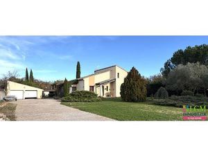 Lagrave  maison atypique de 4 chambres avec garage  piscine et parcelle arborée de 2450 m²