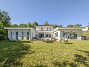 Maison 5 pièces de 196 m2 en vente à Saint-Cyr-de-Favières - Idéal pour les familles cherc