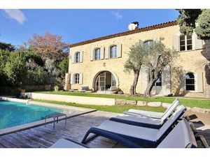 Propriété 12 pièces