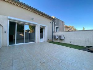 VILLENEUVE-LES-AVIGNON - MAISON DE VILLE 36.13M² AVEC COUR ET PARKING