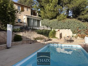 Un véritable havre de paix au coeur de Carnoux-en-Provence  a