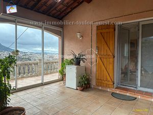 TOULON OUEST - VILLA T5 DE 94 m² - TERRASSES - GARAGE - TERRAIN DE 660 M² .