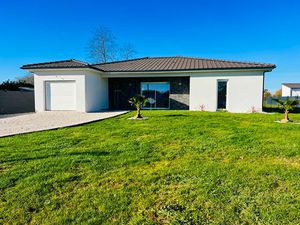 Villeneuve / Lot  proche des commodités  maison neuve contemporaine avec jardin et garage