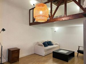 F2 loué meublé - Paris Ve - Quai Saint-Michel