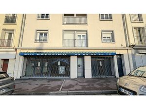 Local rare sur le secteur  offrant de nombreuses possibilités d'exploitation.