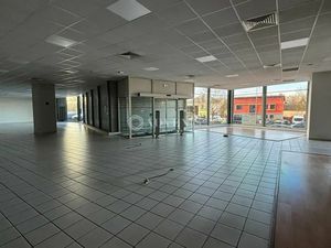 LOCAL COMMERCIAL A LOUER