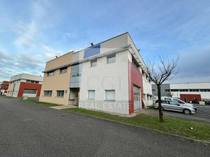 Location Local Professionnel 69m² ST PRIEST 69800