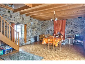 Longère en pierre au centre de Lanvollon