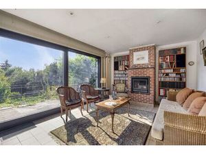 Charmante 3-gevelwoning (8a85) met mogelijkheid tot 5 slaapkamers te Halle