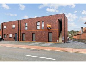 PERFECT ONDERHOUDEN GELIJKVLOERS APPARTEMENT MET 3 SLAAPKAMERS EN PRIVATE TUIN VAN 8A90CA 