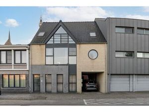 Ruim duplex appartement met 3 slaapkamers in het centrum van Hamont.