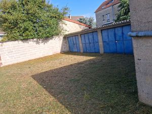 TERRAIN AVEC 32 BOX vendus loués