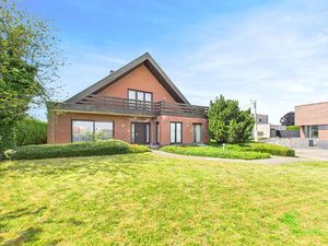 Ruime OB met aparte bureauruimte en 4 slpk in Brustem!