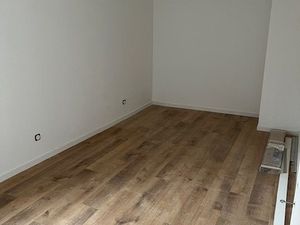 Emplacement exceptionnel 2 P neuf dernier étage Cathédrale