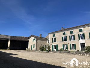 A louer à VAL DE COGNAC - Cherves Richemont - Grande maison