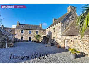 Deux maisons  dépendances et gîtes terrain 2 6 Ha proche de la mer