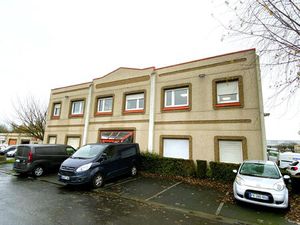 Location Local Professionnel 333m²