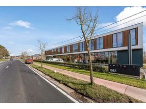 Kantoorruimte van 159 m² met ruim terras te Putte