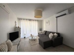 Charmant T2 récent au coeur du Lavandou  dernier étage avec balcon