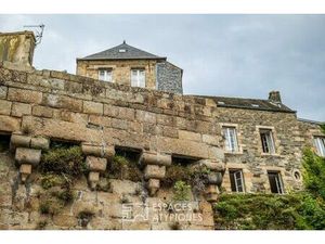 Demeure familiale de caractère en coeur de ville