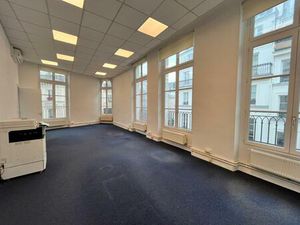 BUREAUX A LOUER - Paris 9 - 87 m²