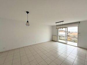Location appartement 3 pièces 71m2 Ambilly 74100 - 1390 € - Surface Privée