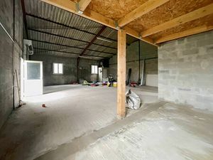 Location entrepôt / local industriel  130.00m²  Saint