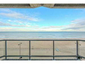 Ruim 2-slaapkamer appartement met frontaal zeezicht !