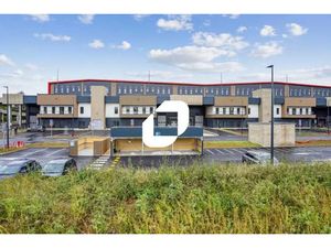 A LOUER  ENTREPOTS NEUFS