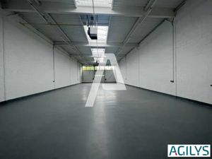 A LOUER - Entrepôts rénovés de 534 m² avec bureaux en R+1 à Bonneuil sur Marne dans le par