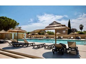 Vente local commercial 10 pièces 700m2 La Crau 83260 - 450000 € - Surface Privée