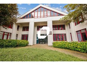 Bâtiment rénové à vendre