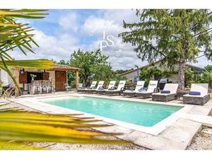 Belle maison en pierre avec piscine à proximité de Villeréal