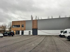 A LOUER   un bâtiment composé de bureaux et entrepot à construire secteur VILLENEUVE D ASC