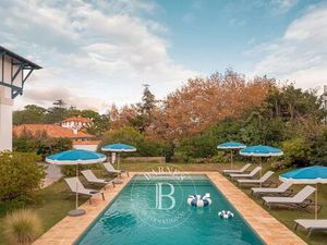 Maison de luxe de 12 pièces en location à Biarritz  Nouvelle-Aquitaine