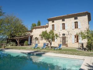 Dauphin- Mas en pierre 252 m2- terrain 18 600 m2 - pisicne - garage - 915 000 €