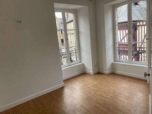 Location Appartement 2 pièces à Dinan (22100) : à louer 2 pièces / 27m² Dinan